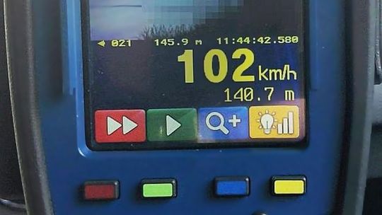 102 km/h na trasie z ograniczeniem do 40 km/h !!
