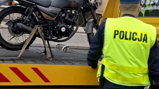15-latek na motocyklu zatrzymany przez grupę SPEED. Pojazd trafił na parking strzeżony, a matka otrzymała wysoki mandat