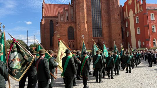 [GALERIA ZDJĘĆ] Tłumy w Pelplinie. Połączono historię, sport i widowiskowy Hubertus