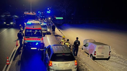 Groźny wypadek na DK91 w Subkowach. Jedna osoba trafiła do szpitala