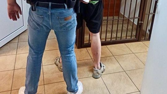 Kilka razy włamywał się do wiaty magazynowej. Kradł głównie napoje