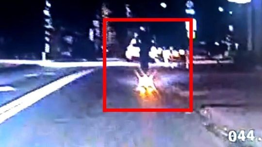 [NAGRANIE] 15-latek na hulajnodze uciekał ulicami Starogardu przed policją