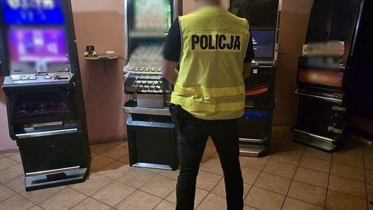 Nalot na lokal w powiecie tczewskim! Automaty za prawie 50 tys. złotych w rękach służb