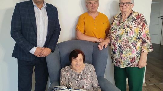 Pani Marta z Zielonej Góry skończyła 98 lat! Z życzeniami odwiedził ją wójt gminy