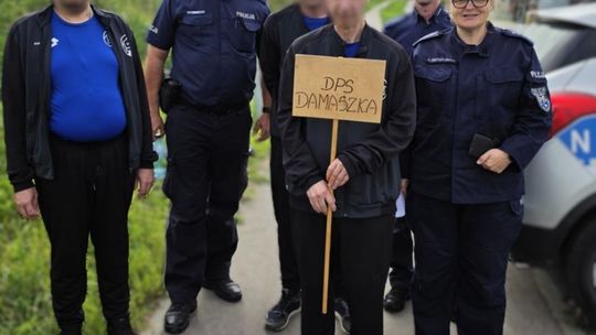 Policjanci na trasie VII Marszu na orientację
