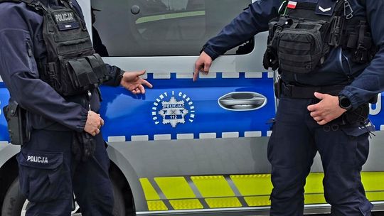 Policjanci uratowali 73-letniego mężczyznę, który leżał w wodzie przez 3 godziny