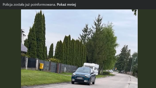 Półnagi mężczyzna w samochodzie pod szkołą?! Niepokojący wpis mieszkanki. Sprawę bada policja