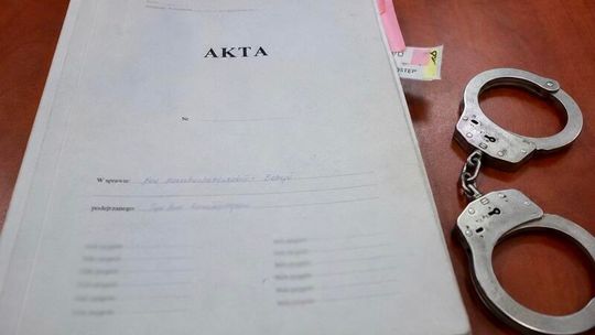 Przyjechał wyjaśnić sprawę 100 zł. Okazało się, że jest poszukiwany