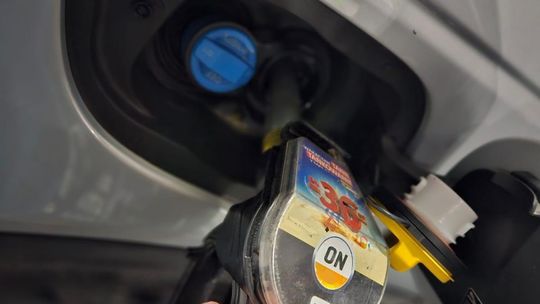 Ropa tanieje, a paliwo wciąż drożeje. Diesel w Starogardzie kosztuje już 7,94 zł!