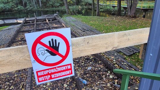 Rozpoczął się remont pomostu przy Kajakarni w Czarnej Wodzie