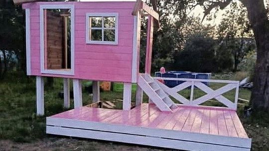 Sąsiad zabrał koledze domek ogrodowy i zrobił z niego... opał