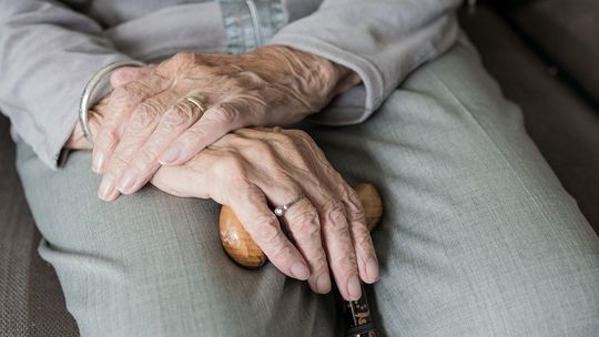 Seniorka straciła blisko 450 tysięcy złotych!