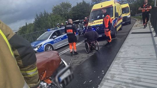 Spowodował czołowe zderzenie i chciał uciec. Policjant po służbie ruszył za nim