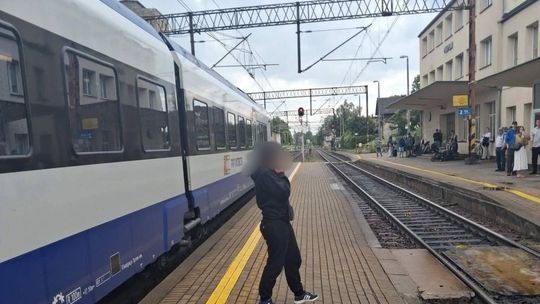 Spóźnienia 27 pociągów. Przyczyną wypadek na torowisku
