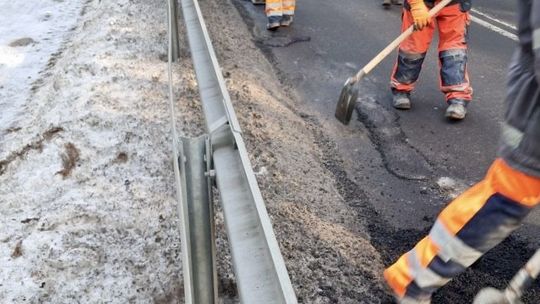 Trwa naprawa uszkodzeń na drogach powiatowych