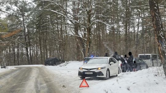 Trzy kolizje i jeden wypadek. Kierowcy alarmują o niebezpiecznym zakręcie w Czarnocinie