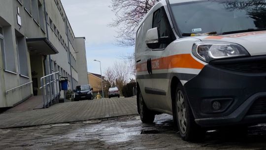 Ulatniajacy się gaz w szkole