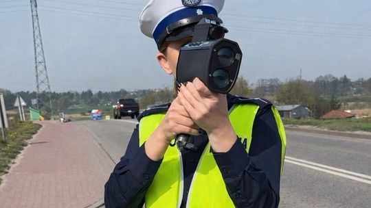 Wpadł przez 18 km/h za dużo i prowadzenie po alkoholu