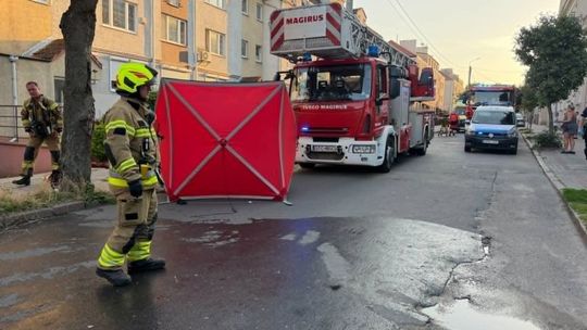 Z mieszkania wydobywał się gęsty dym. Finał tej akcji okazał się tragiczny…