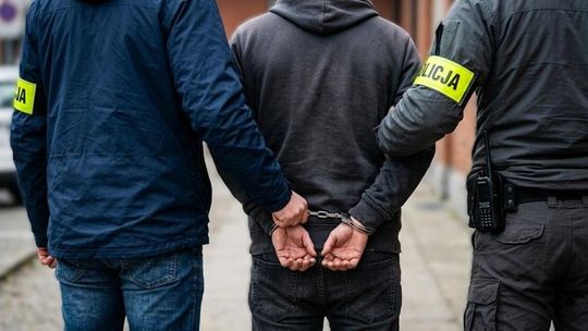 Zaskakujący finał policyjnych działań. Ochroniarz zatrzymany za kradzieże sklepowe
