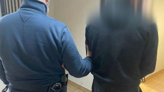 Zdemolował mieszkanie i groził kobiecie i jej partnerowi. Ma zakaz zbliżania