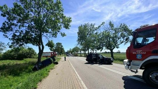 [ZDJĘCIA] Dwa uszkodzone auta w wyniku wypadku