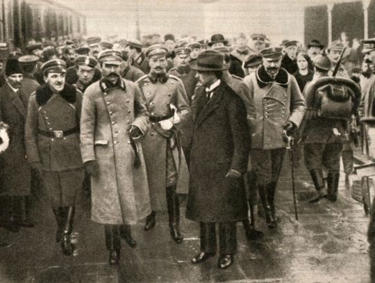 11 listopada - Święto Polaków. Euforia, tłumy na ulicach - tak było