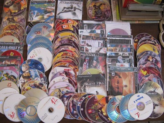 110 płyt z nielegalnymi programami