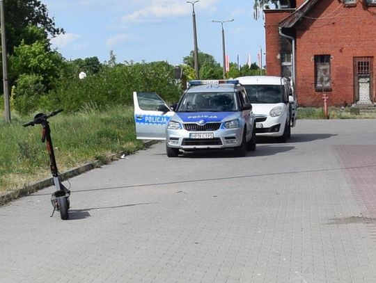 15-latka spadła z hulajnogi i uderzyła głową w beton