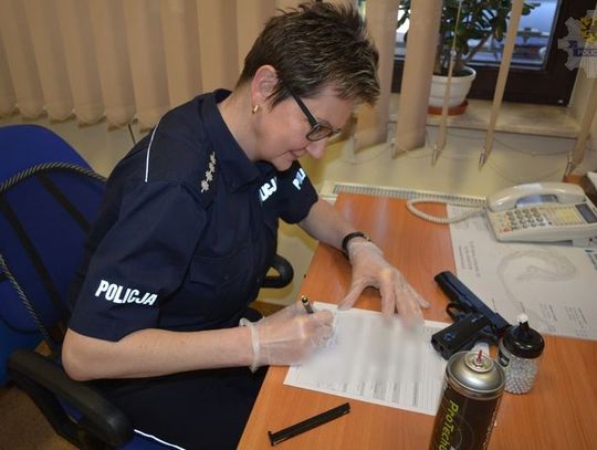 16-latek z okna strzelał z broni pneumatycznej. Na szczęście nikogo nie trafił.