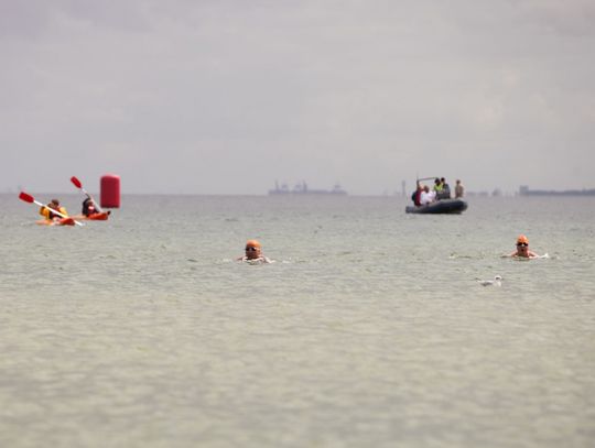 18 kilometrów z Helu do Gdyni. Wpław po 28 tys. dolarów