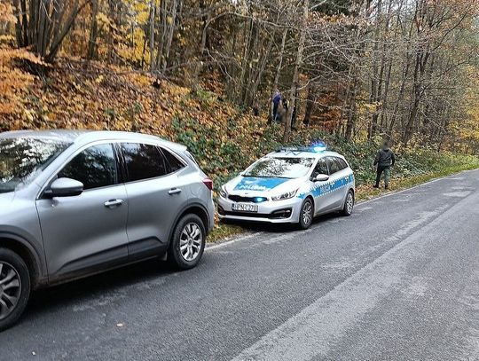 18-latka wyszła z domu do lasu z zamiarem targnięcia się na swoje życie. Uratowali ją policjanci