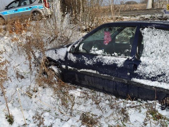 19-latka citroenem w drzewo, dwie osoby ranne