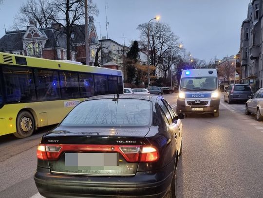 21-letni kierowca wjechał na czerwonym świetle i potrącił 6-letniego chłopca