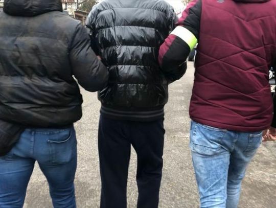 26-latek zatrzymany w związku z podpaleniami samochodów usłyszał zarzuty