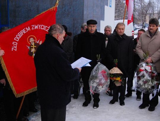 29 lat temu - zbrodnia. Dziś - kwiaty, wieńce i znicze ku pamięci ofiar represji stanu wojennego