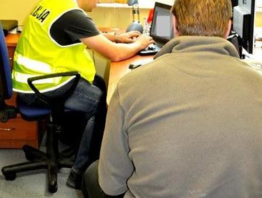 29-latek posiadał w mieszkaniu blisko 4 kilogramy konopi indyjskich. Grożą mu za to 3 lata wiezienia