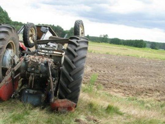 30-latek przygnieciony przez ciągnik! Blisko tragedii 