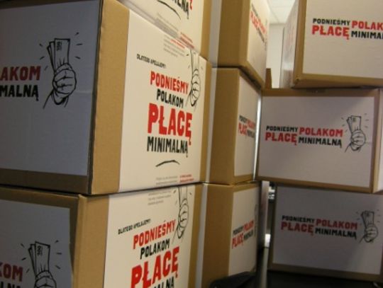 300 tys. podpisów za podwyżką płacy minimalnej