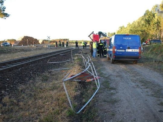 33-letni mężczyzna wjechał w lokomotywę