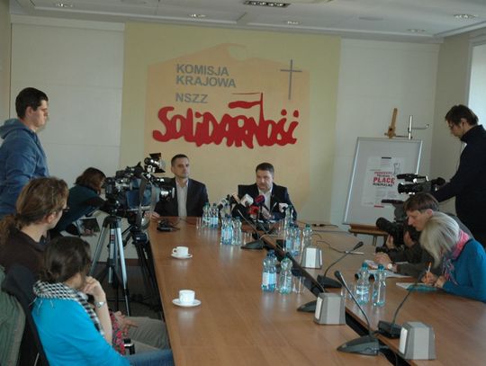 350 tysięcy podpisów pod obywatelskim projektem ustawy o podwyższeniu płacy minimalnej