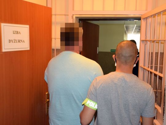 37-latek odpowie za uszkodzenie samochodów