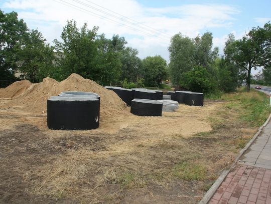 4 kilometry rur, koszt 1,6 mln zł. Trwa budowa kanalizacji