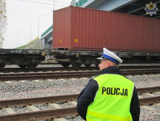 40-letnia kobieta chciała rzucić się pod pociąg