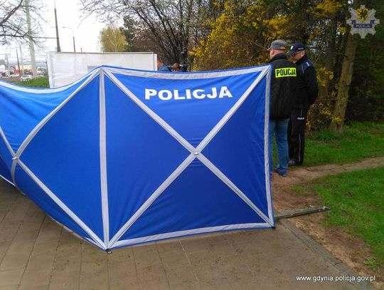 44-letni mieszkaniec Gdyni zginął od ugodzenia ostrym narzędziem. Zatrzymano 52-latka.