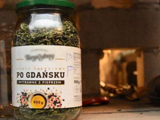 45-latek przechowywał marihuanę w słoikach. Został zatrzymany.