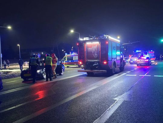46-latek zginął na pasach. 24-letnia kierująca BMW trafiła do szpitala