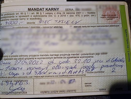 5 tys. złotych mandatu dla kierowcy za... slalom na drodze 