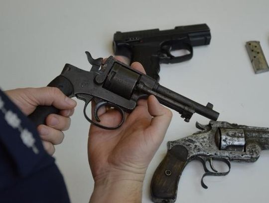 56-latek z Tczewa trzymał w mieszkaniu broń bez zezwolenia. Chciał popełnić samobójstwo...