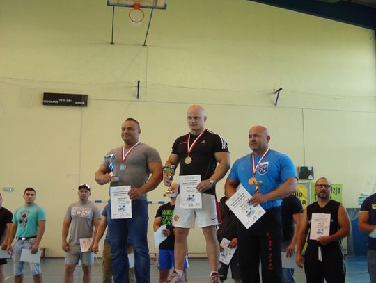 59-latek uniósł 180 kg!